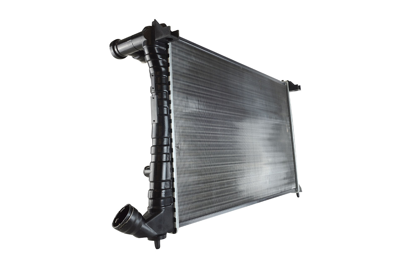 605 882_B CHLODNICA CITROEN XM,PEUGEOT 406 95-