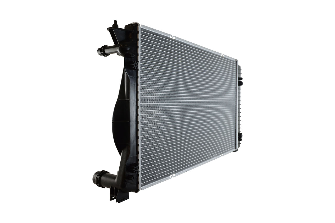 608 140_B CHLODNICA AUDI A6 2.8I V6 04- /AUTOMAT/